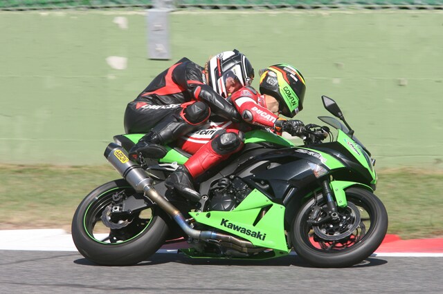 Annalisa Minetti in moto con il Team Di.Di.