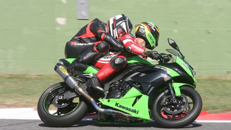 Annalisa Minetti in moto con il Team Di.Di.