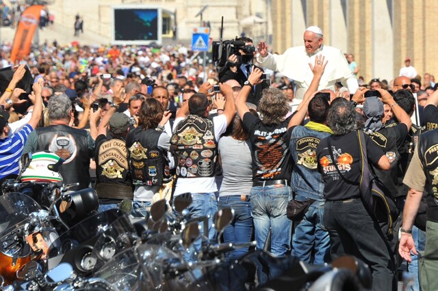 Il Papa mette all’asta la sua Harley 