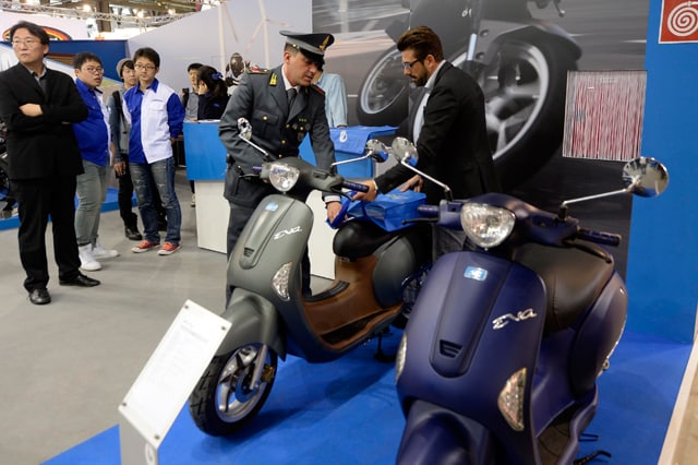 EICMA: sequestrate false Vespa