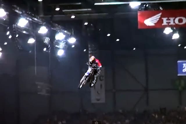 Tom Pages e Mat Rebeaud in azione al Supercross di Ginevra