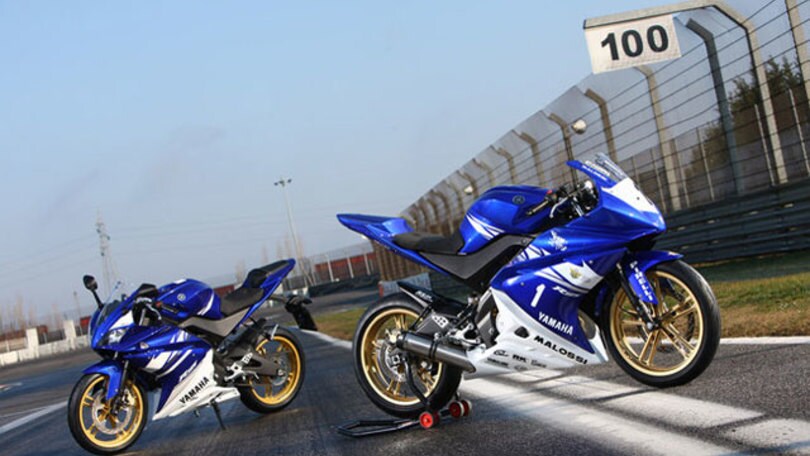 R125 Cup. Si parte
