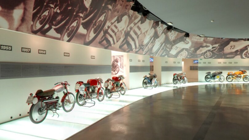 Visita il museo Ducati... stando a casa