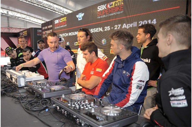 SBK Assen: i piloti fanno i DJ