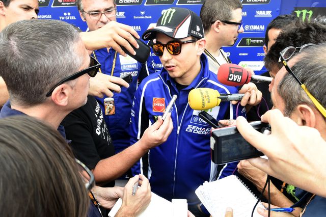 Lorenzo e la Yamaha discutono di soldi