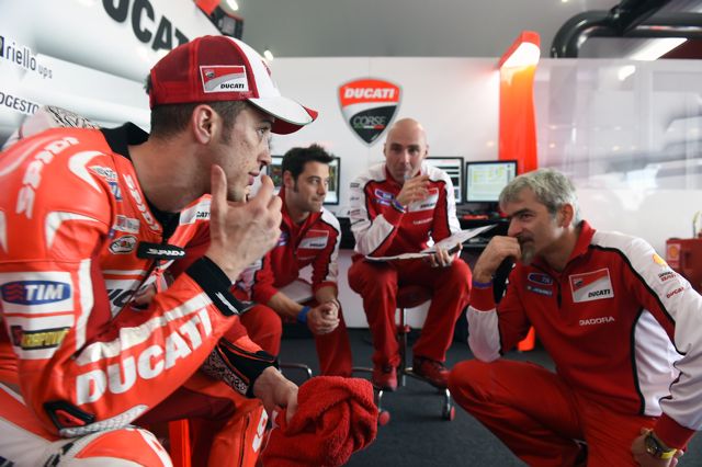 Dovizioso: "Il motore perdeva olio"
