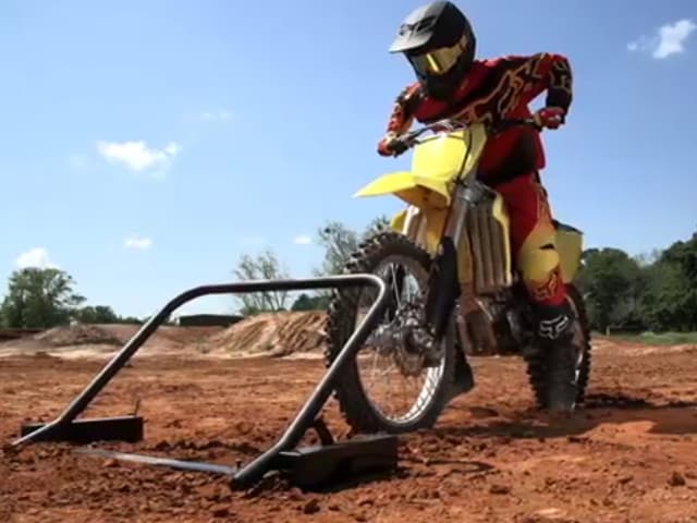 Richy Carmichael prova la Suzuki RM-Z450 2015