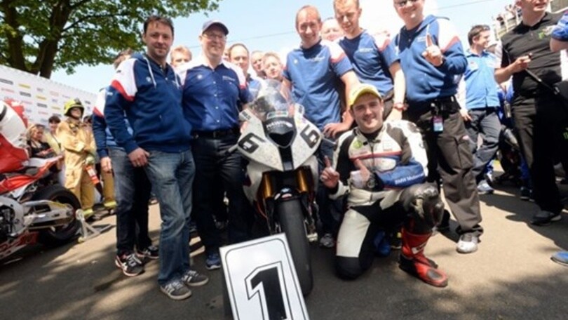 Al Tourist Trophy Michael Dunlop trionfa con la BMW