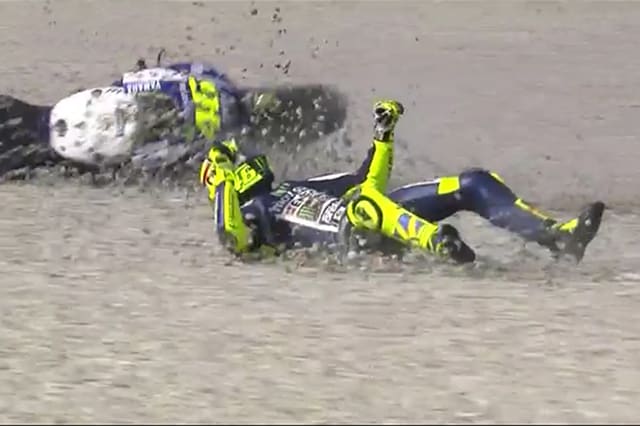 Catalunya: Rossi cade nel warm up