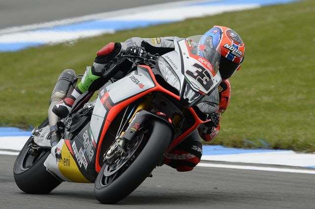 Superbike Misano: prima della pista i piloti si sfidano in pedalò