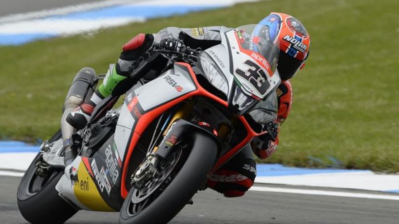 Superbike Misano: prima della pista i piloti si sfidano in pedalò