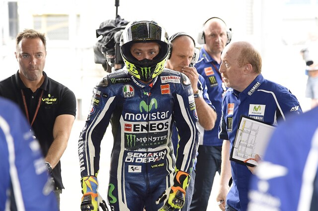 Assen: Rossi una fila dietro Lorenzo