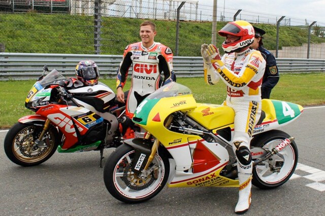 Bradl in pista con la 250 del padre