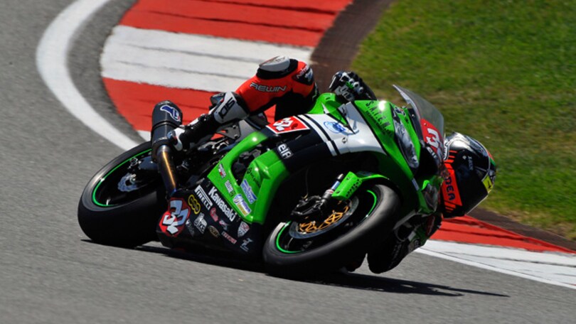 STK 1000 Portimao: pole per Savadori