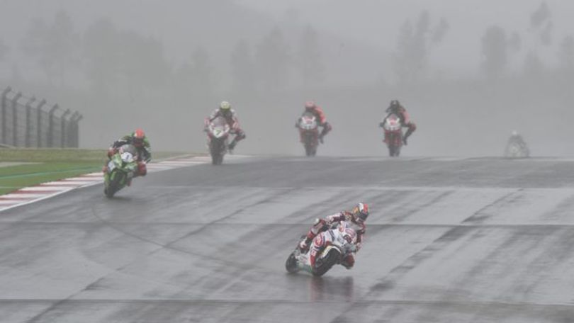 Portimao, Rea sotto l'acqua in gara2