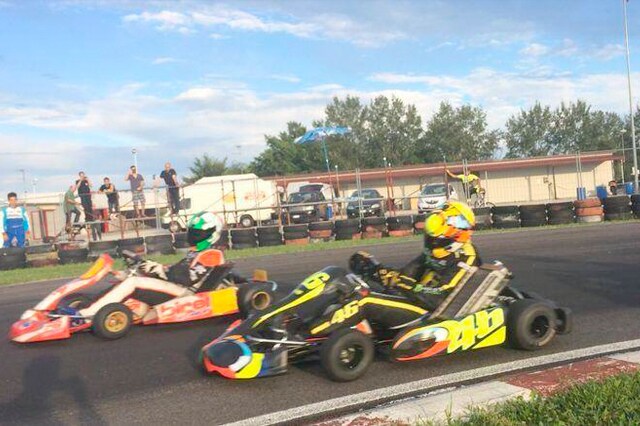 Rossi si diverte con i kart