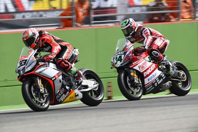 SBK 2015: Ducati gode, Aprilia no