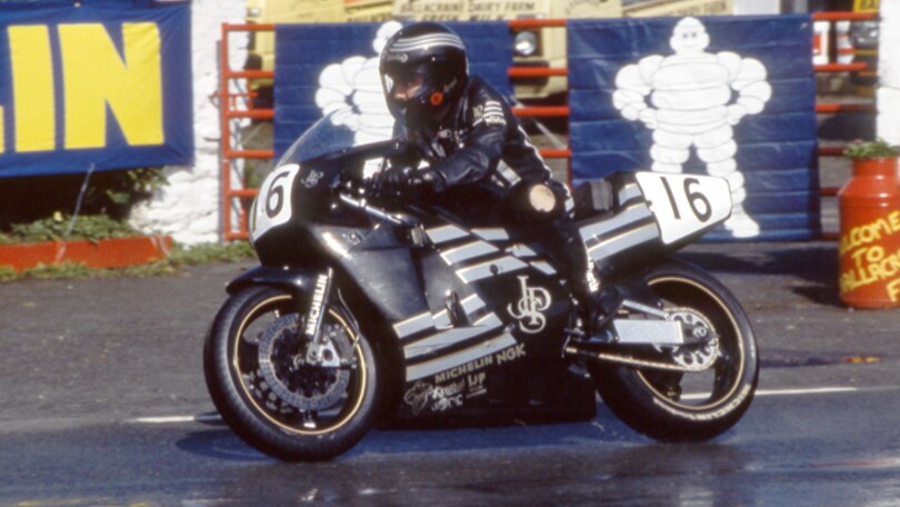 Michael Dunlop sfila al Classic TT