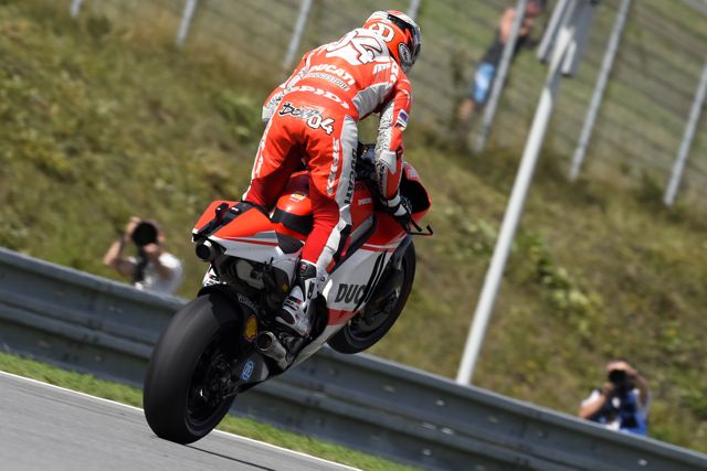 Dovi e Iannone in prima fila