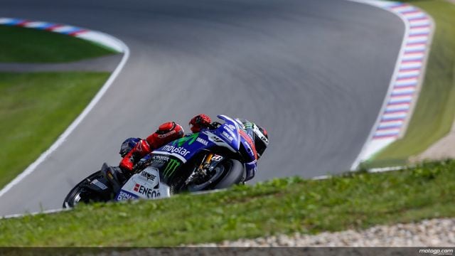 MotoGP Brno, Lorenzo nel warm up