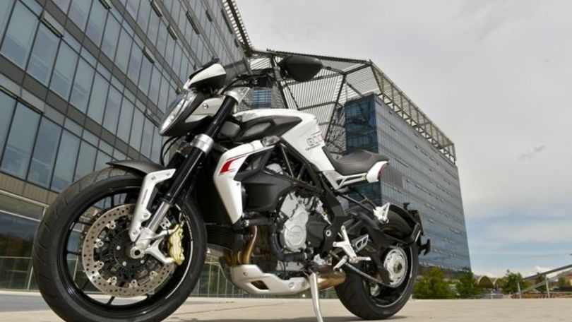 Prova su strada: MV Agusta Brutale 800 Dragster