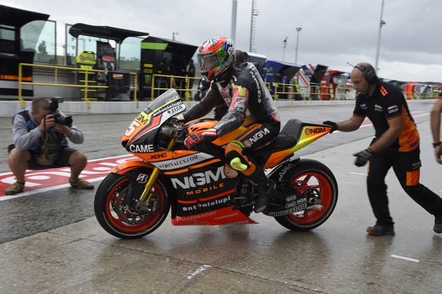 MotoGP, De Angelis: frattura al polso destro