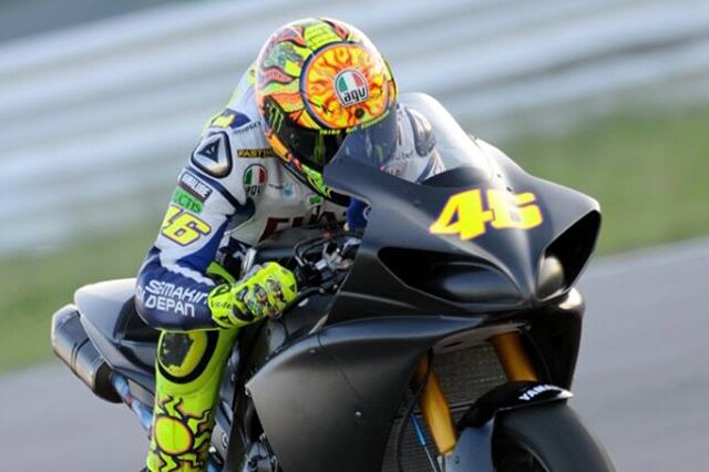 Rossi sulla nuova Yamaha R1