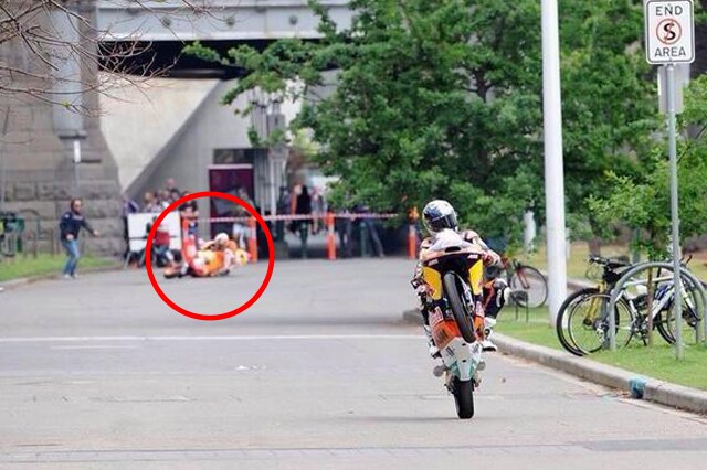 Pedrosa cade sulle strade di Melbourne