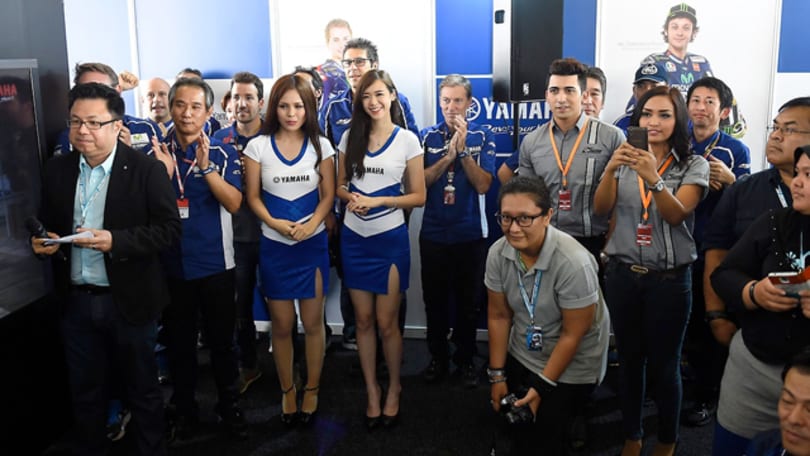 Rossi e Lorenzo svelano la nuova MT-07