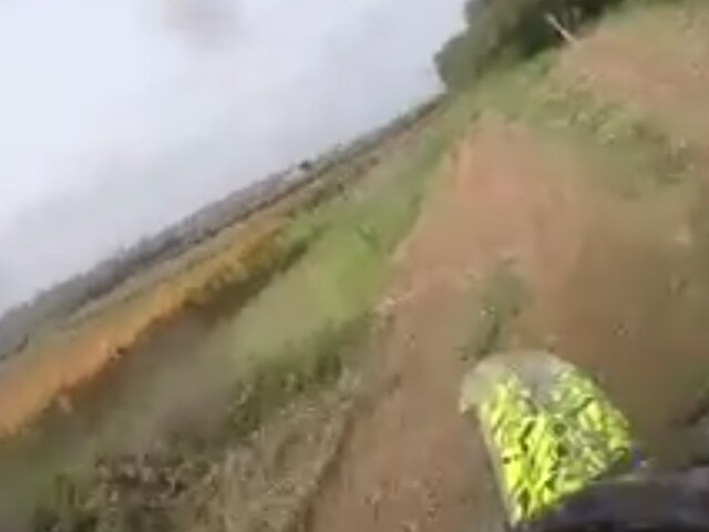 Un giro sulla moto da enduro con Andrea Iannone