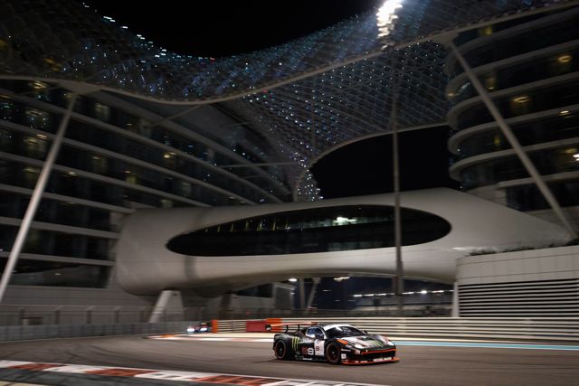 Lorenzo vince sulla Ferrari