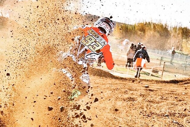 Guarda come si diverte Marquez con il dirt track!