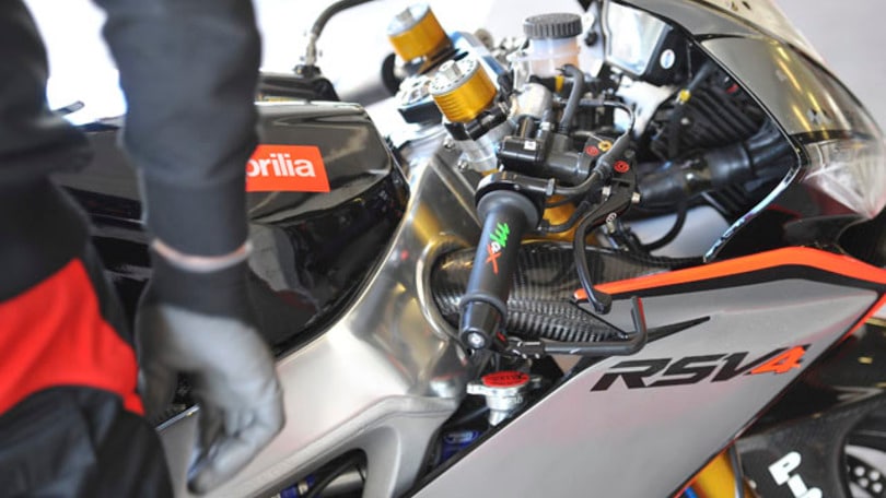 Le prime foto di Biaggi sull'Aprilia SBK