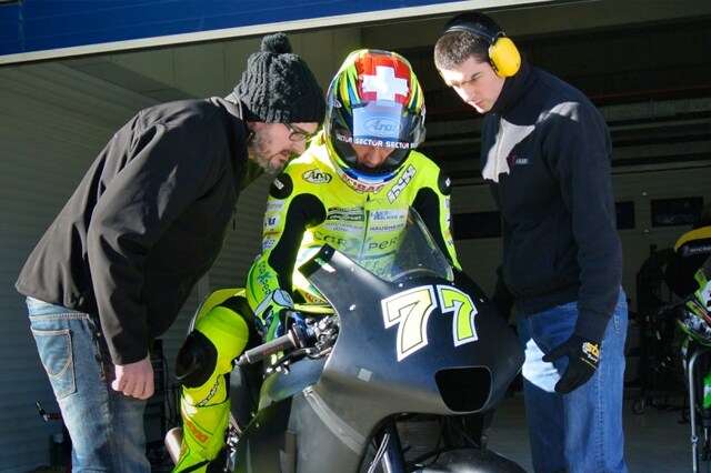 Aegerter in pista con Akira