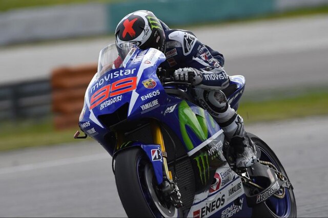 Lorenzo chiude la prima giornata in testa
