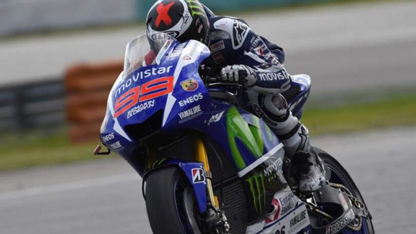 Lorenzo chiude la prima giornata in testa