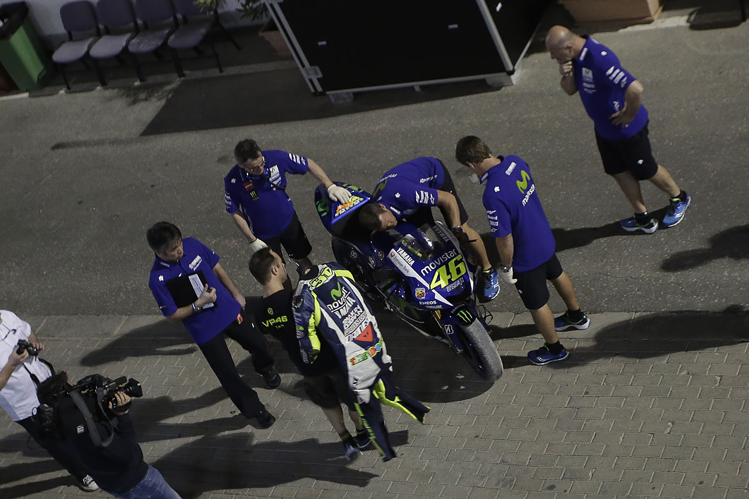 Test Losail, Suzuki in testa, scivola Rossi