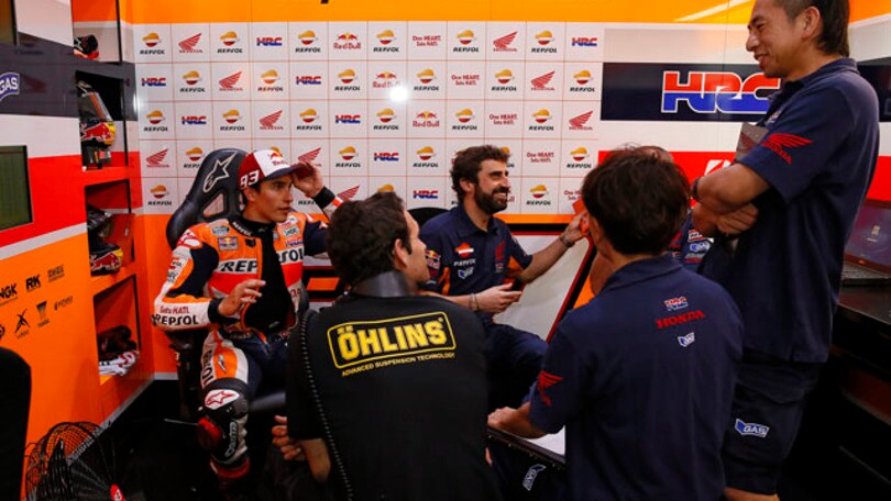 MotoGP Test Losail, piloti in pista e ai box