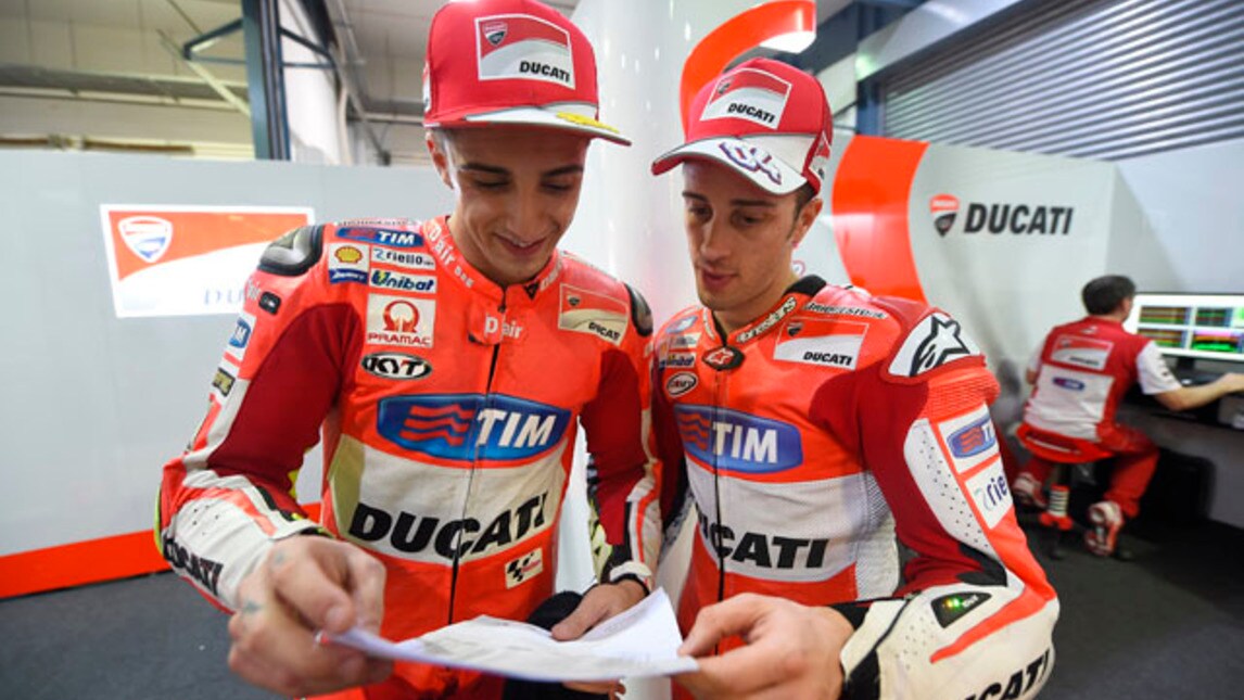 MotoGP Qatar, la supergallery della pole di Dovizioso 