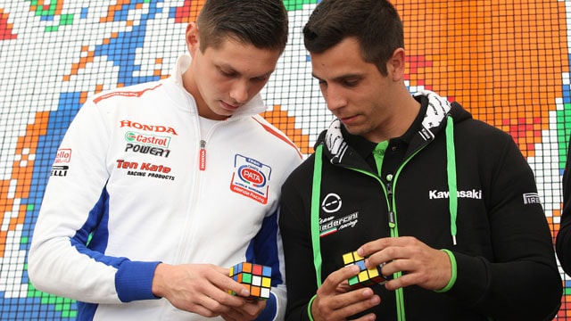 Superbike Aragon, i piloti alle prese con i cubo di Rubik