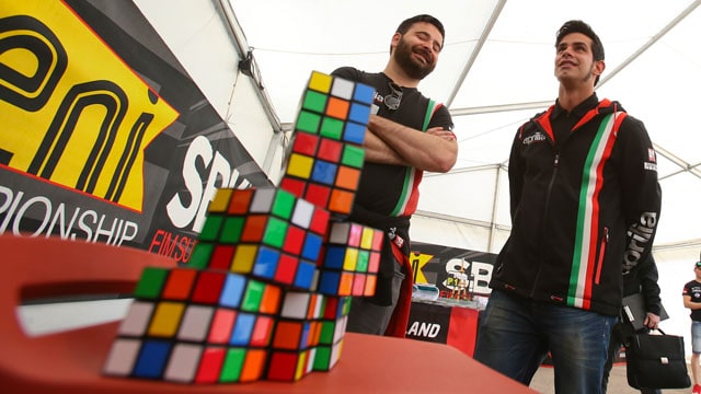 Superbike Aragon, i piloti alle prese con i cubo di Rubik