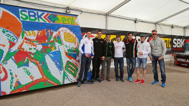 Superbike Aragon, i piloti alle prese con i cubo di Rubik