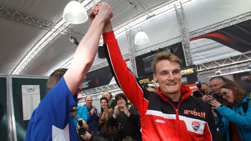 Superbike Assen: Chaz Davies campione di freccette