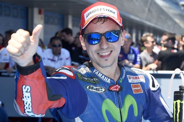 Poker di Lorenzo, ma Rossi è leader