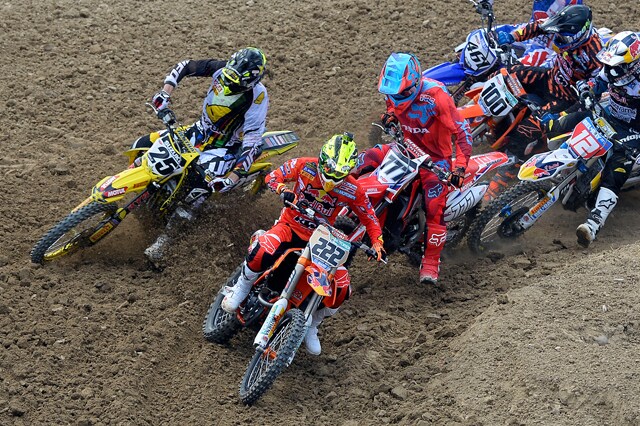 Motocross: pole per Cairoli in Spagna