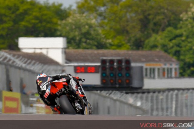 Donington: Haslam leader in FP4