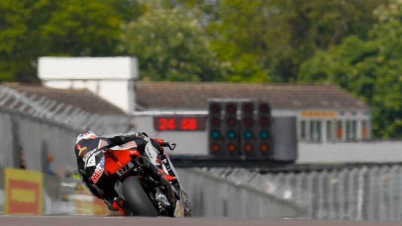 Donington: Haslam leader in FP4