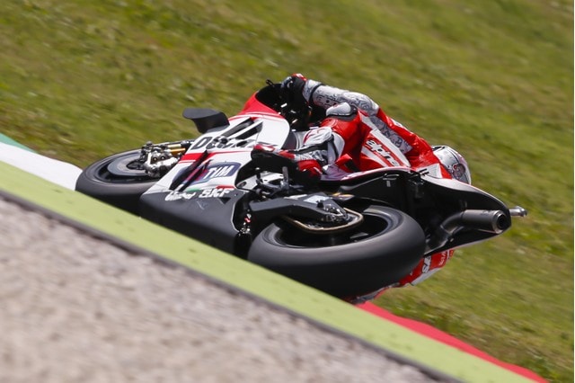 Dovizioso cade nel warm up