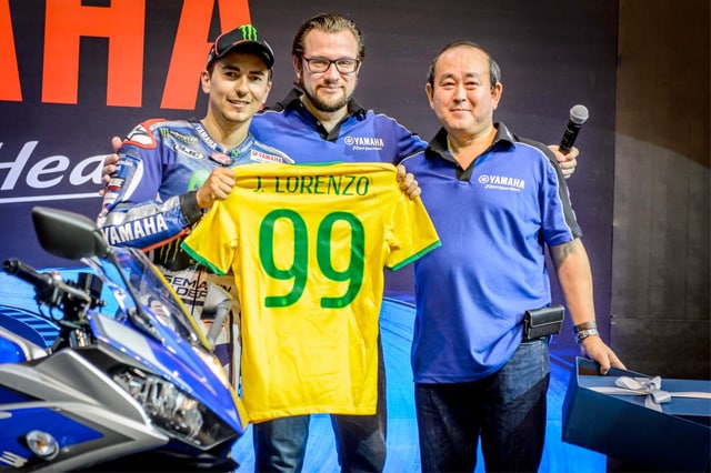 Motogp: Lorenzo visita il Brasile