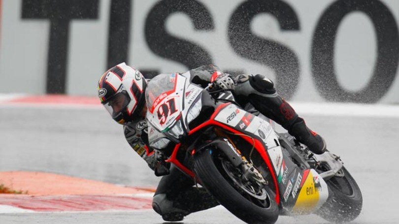 SBK Francia: caduta e pole per Haslam